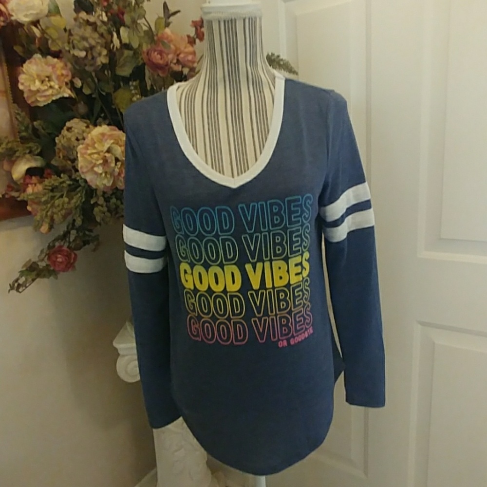 Jerry Leigh Good Vibes Graphic LS Top